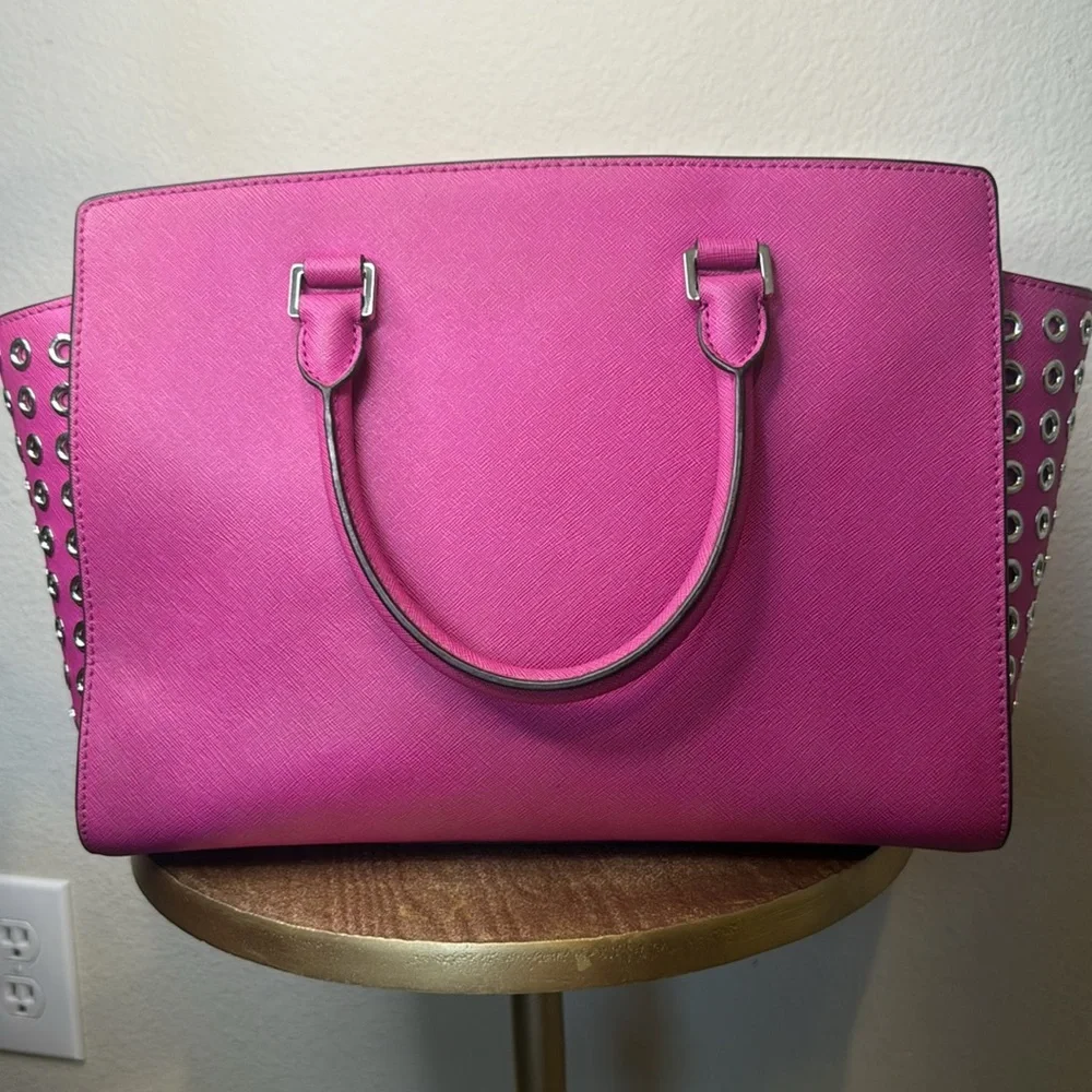 MICHAEL KORS SELMA Grommet
Saffiano Leather LG Satchel, Fuchsia pink, GUC - Picture 7 of 17